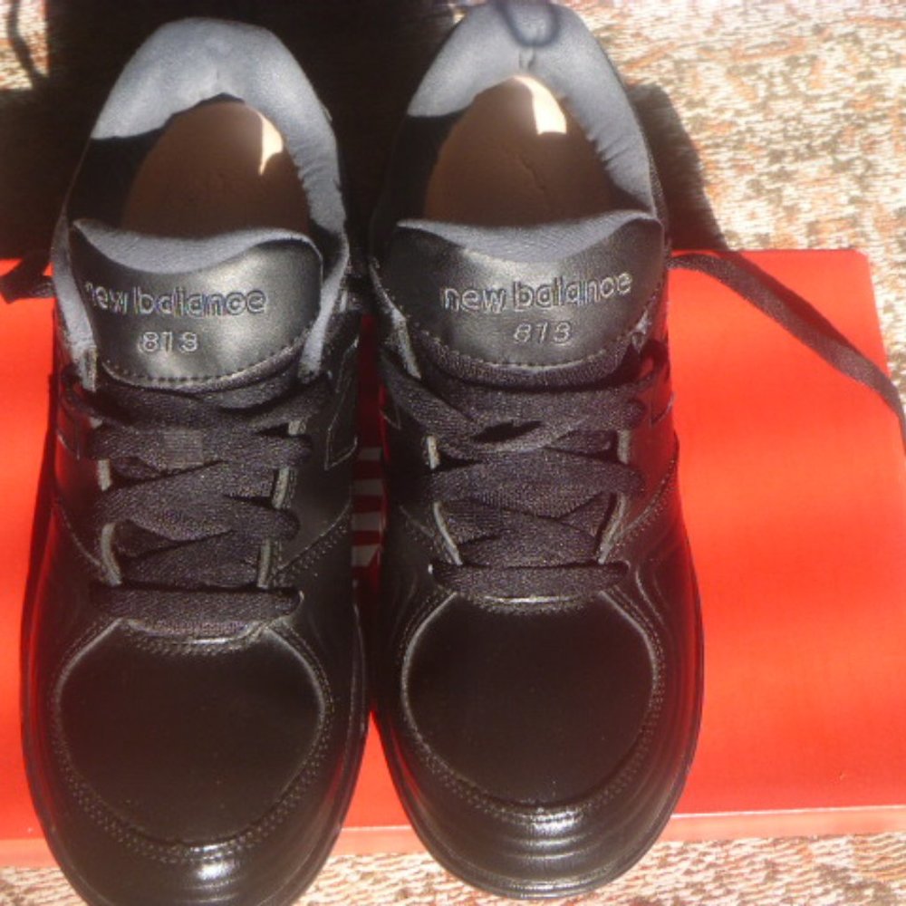 New Balance Black Leather walking Shoes w/box